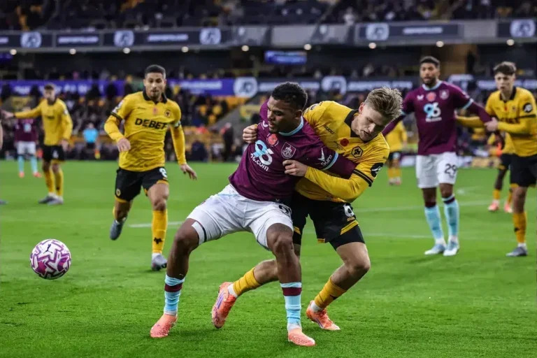 Wolves y Burnley siguen a un extremo de la Eredivisie por 2.5 millones