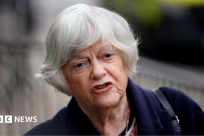 Policia investiga asesinato tras muerte de Ann Widdecombe