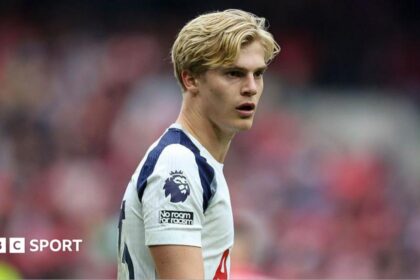 Nottingham Forest ofrecera 45 millones por el jugador Lucas Bergvall