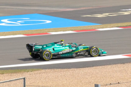 Fernando Alonso estalla tras un retraso inaceptable en pista