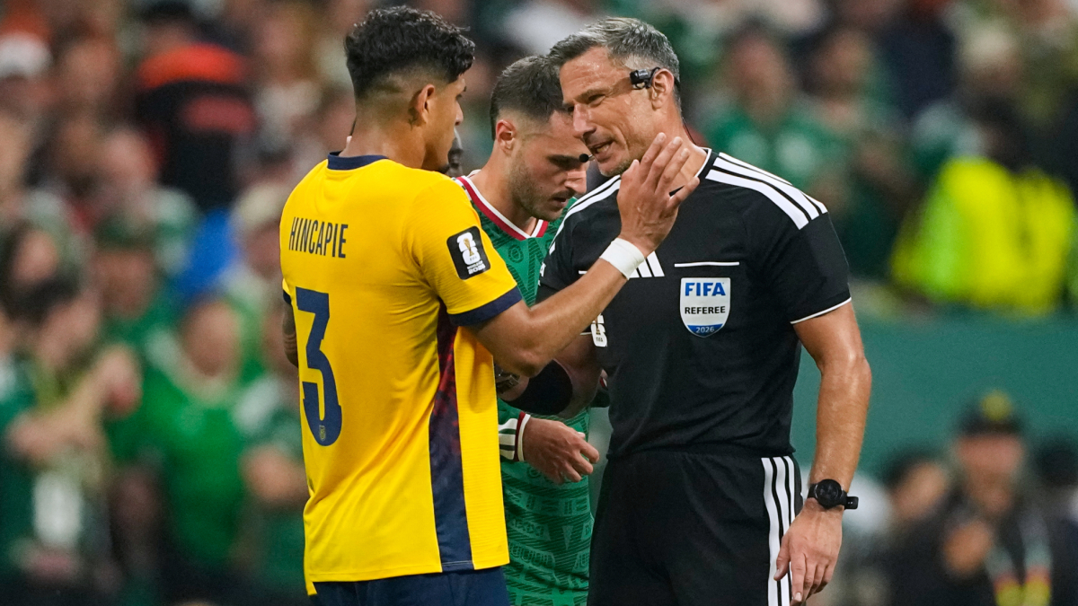 Vincic, el arbitro de la final del Mundial, sanciono a Hincapie