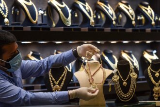 El oro sube y la plata brilla ante el ajuste en gastos de joyeria