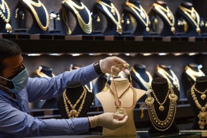 El oro sube y la plata brilla ante el ajuste en gastos de joyeria