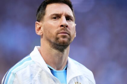 Escandalo por los besos de Messi a una periodista en vivo