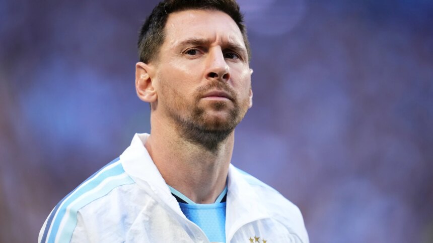 Escandalo por los besos de Messi a una periodista en vivo