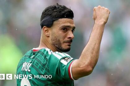 La historia tras la cinta que usa Raul Jimenez en la cancha
