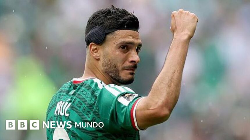 La historia tras la cinta que usa Raul Jimenez en la cancha