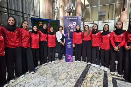El Reino Unido apoya el críquet femenino afgano en Londres