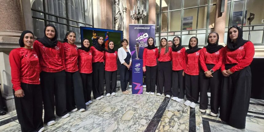 El Reino Unido apoya el críquet femenino afgano en Londres