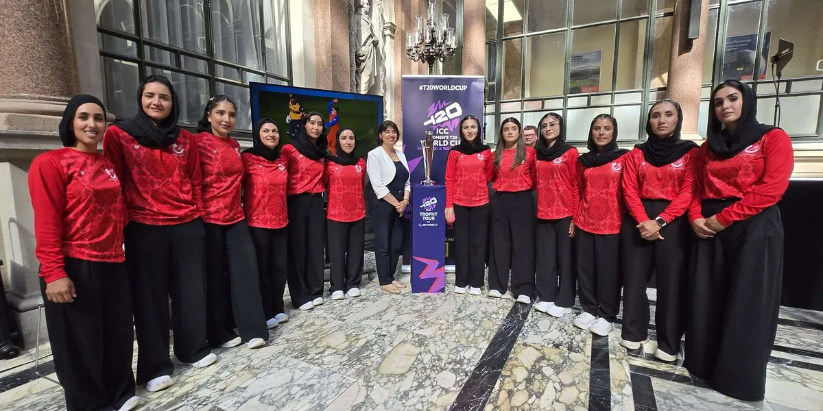 El Reino Unido apoya el críquet femenino afgano en Londres