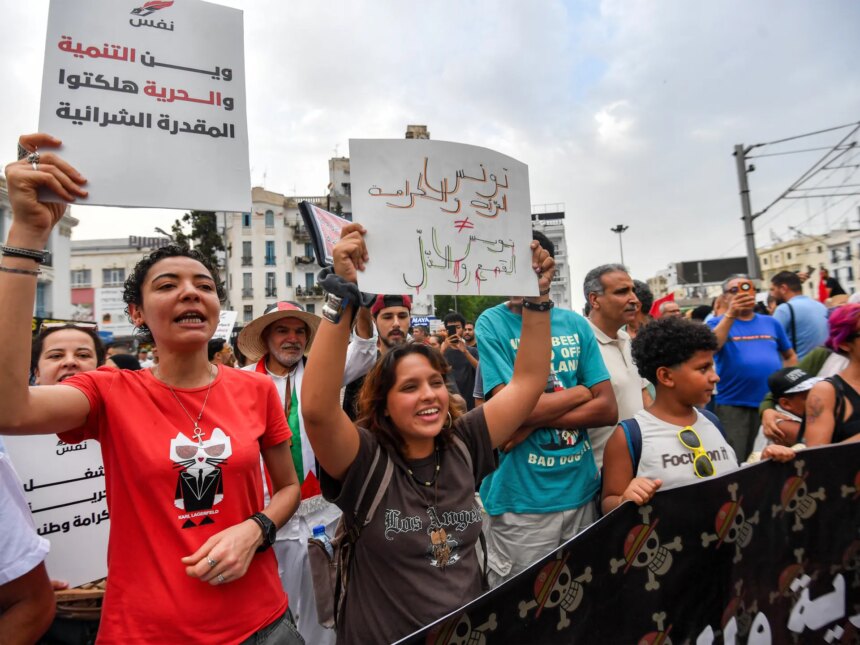 Tunez cumple cinco años de estado de excepcion con protestas contra Saied