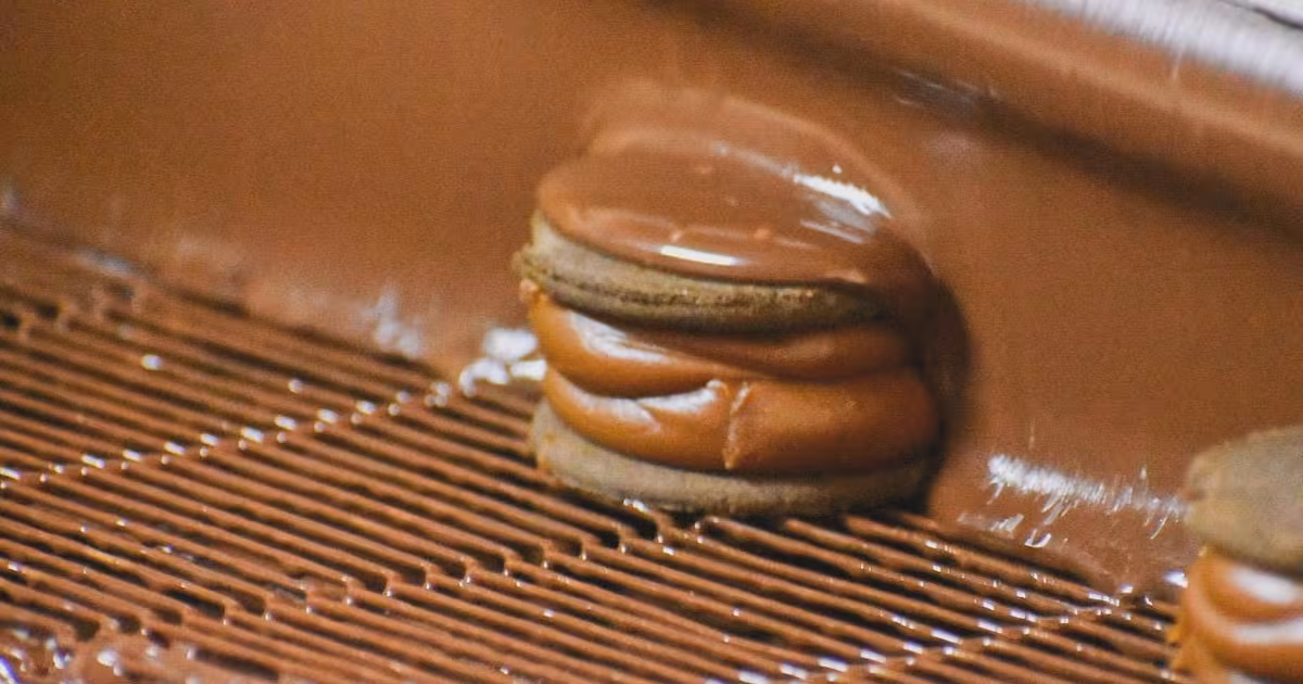 Crisis en famosa fábrica de alfajores argentina tras desplome de ventas