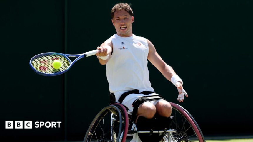 Resultados Wimbledon 2026: Hewett avanza y Reid eliminado en silla
