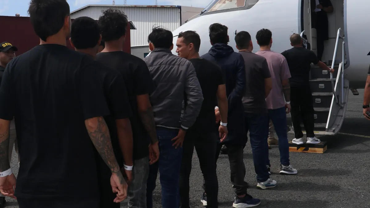 Panama deporta y expulsa a 41 ciudadanos colombianos