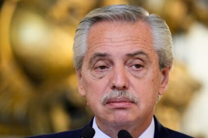 Alberto Fernandez acusa cancelacion y tilda a Milei de imbecil