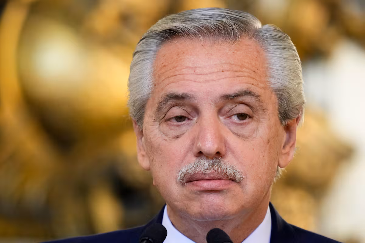 Alberto Fernandez acusa cancelacion y tilda a Milei de imbecil