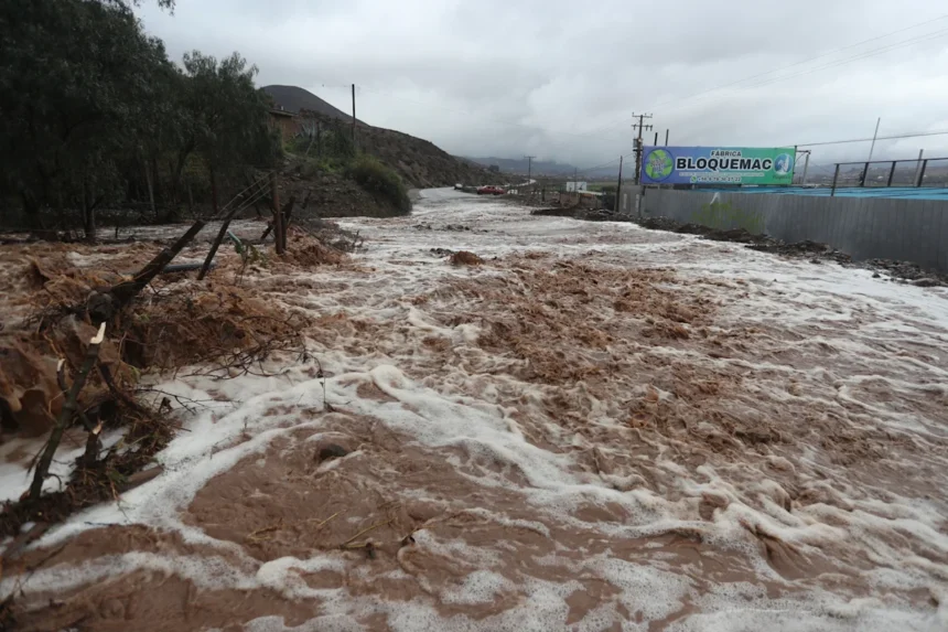 Alerta roja y clases suspendidas en Valparaiso por riesgo de rio
