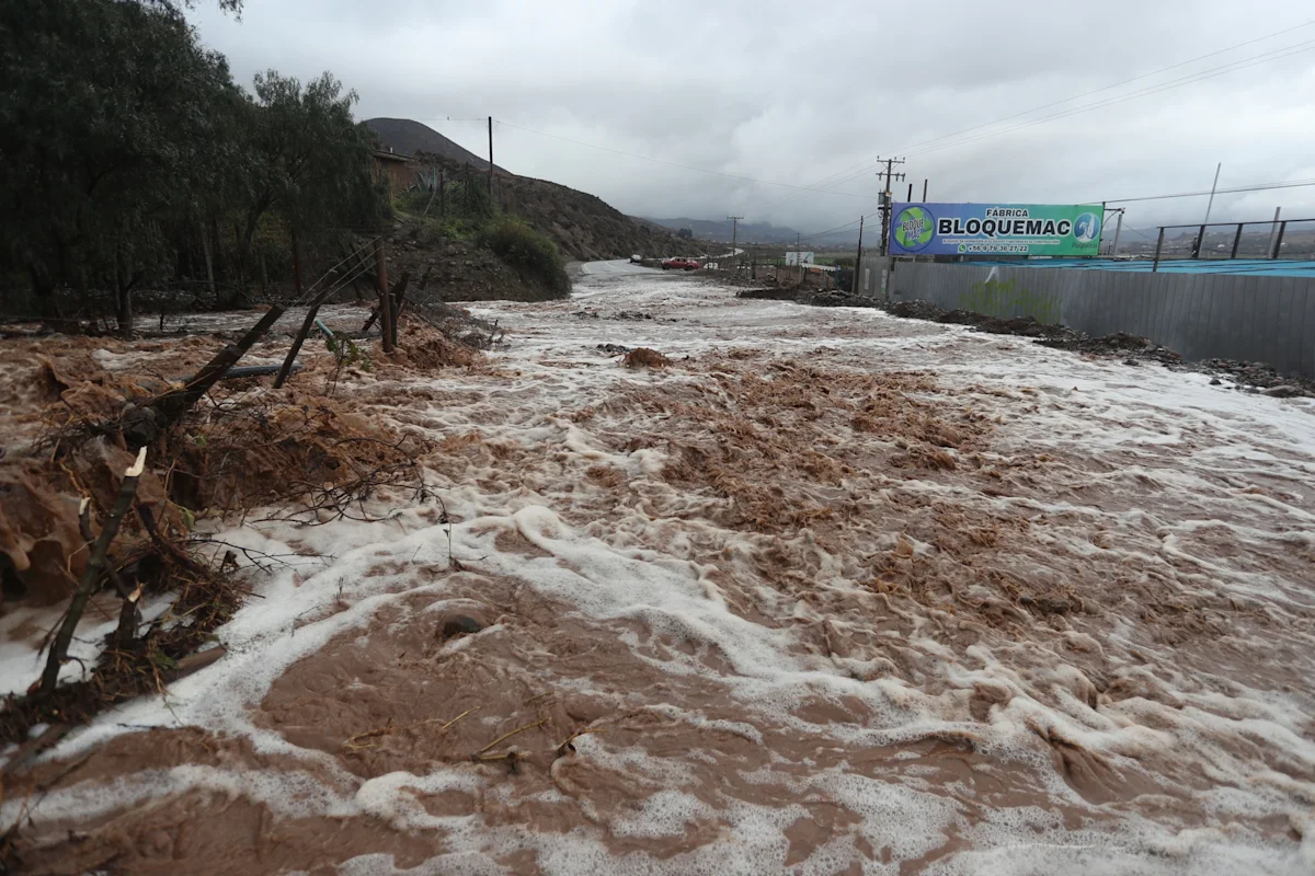 Alerta roja y clases suspendidas en Valparaiso por riesgo de rio