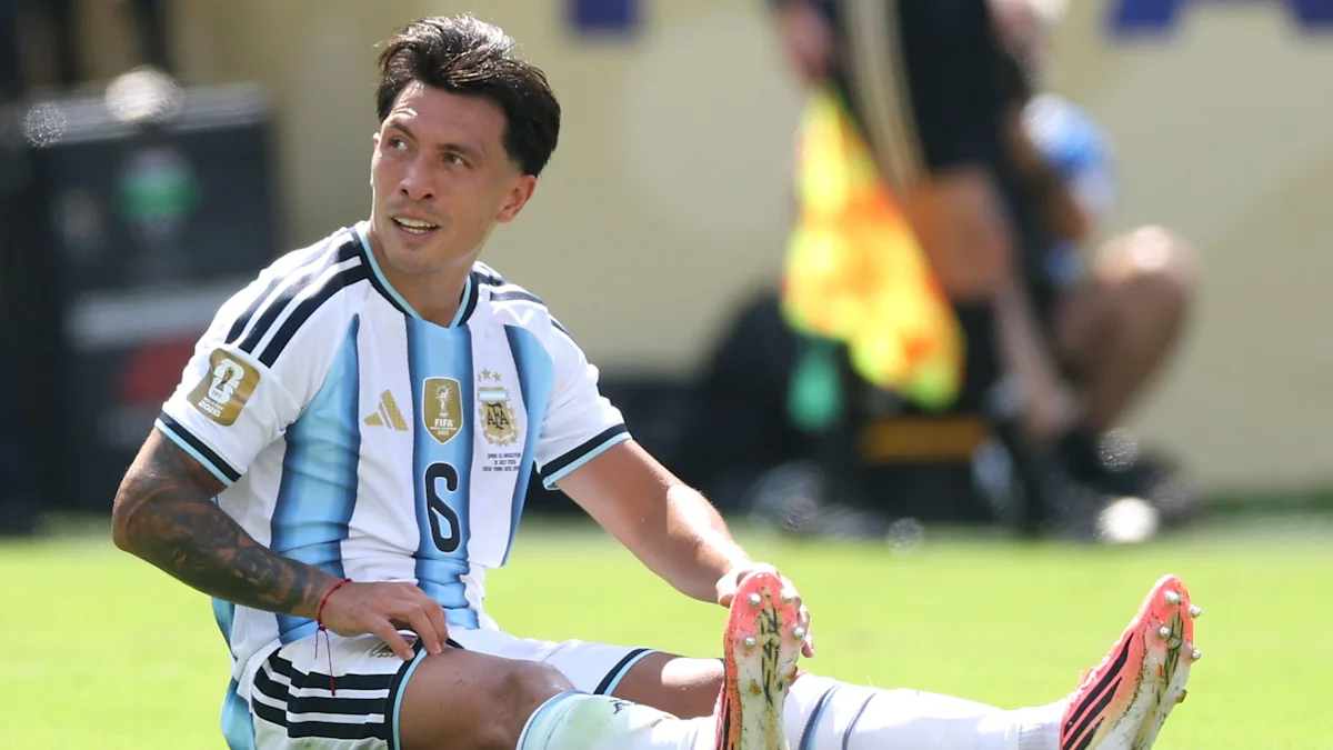 Lisandro Martinez se lesiona en la final y preocupa al United