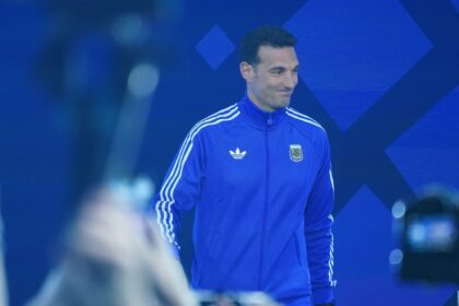 Scaloni esperara a jugadores con molestias para la final mundialista