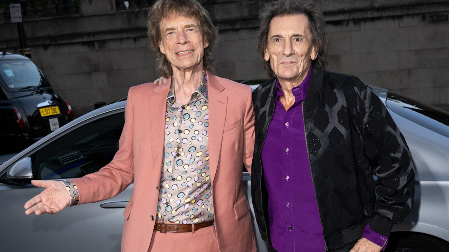 Mick Jagger y Ronnie Wood tocan Ringing Hollow en Londres