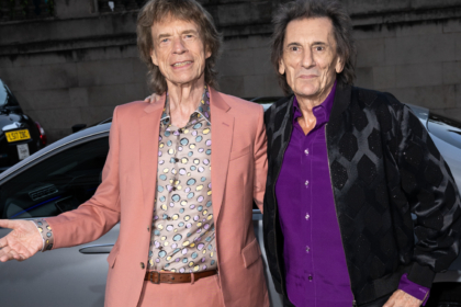 Mick Jagger y Ronnie Wood tocan Ringing Hollow en Londres