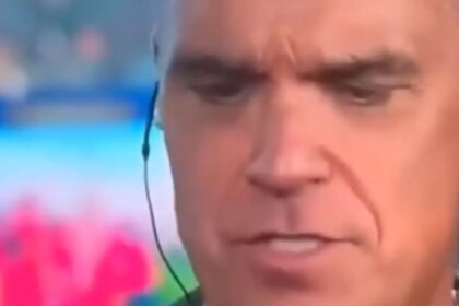 Resuelto el misterio de la sustancia blanca en el micro de Robbie Williams