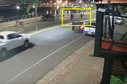 Motociclista mata a un soldado tras perder el control haciendo willy