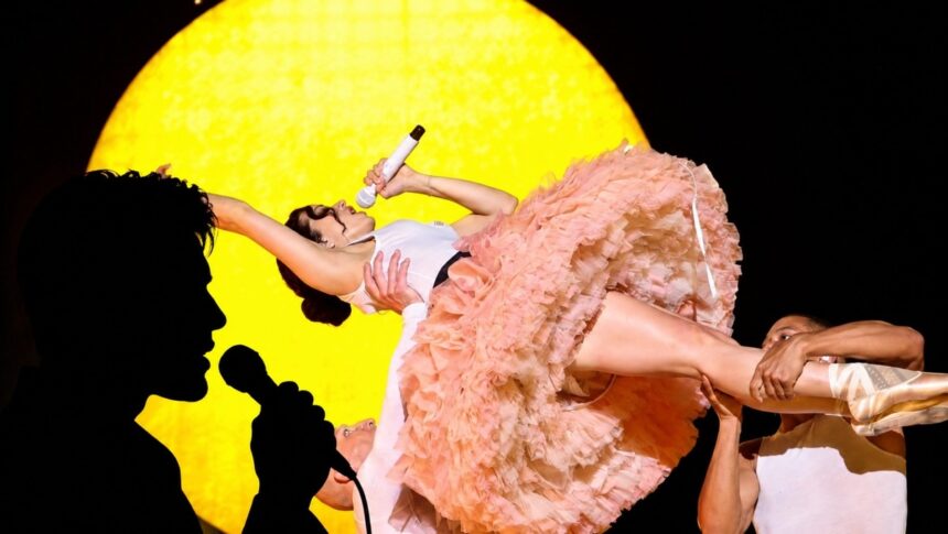 Rosalia revela nueva cancion tras dueto en su gira Lux Tour