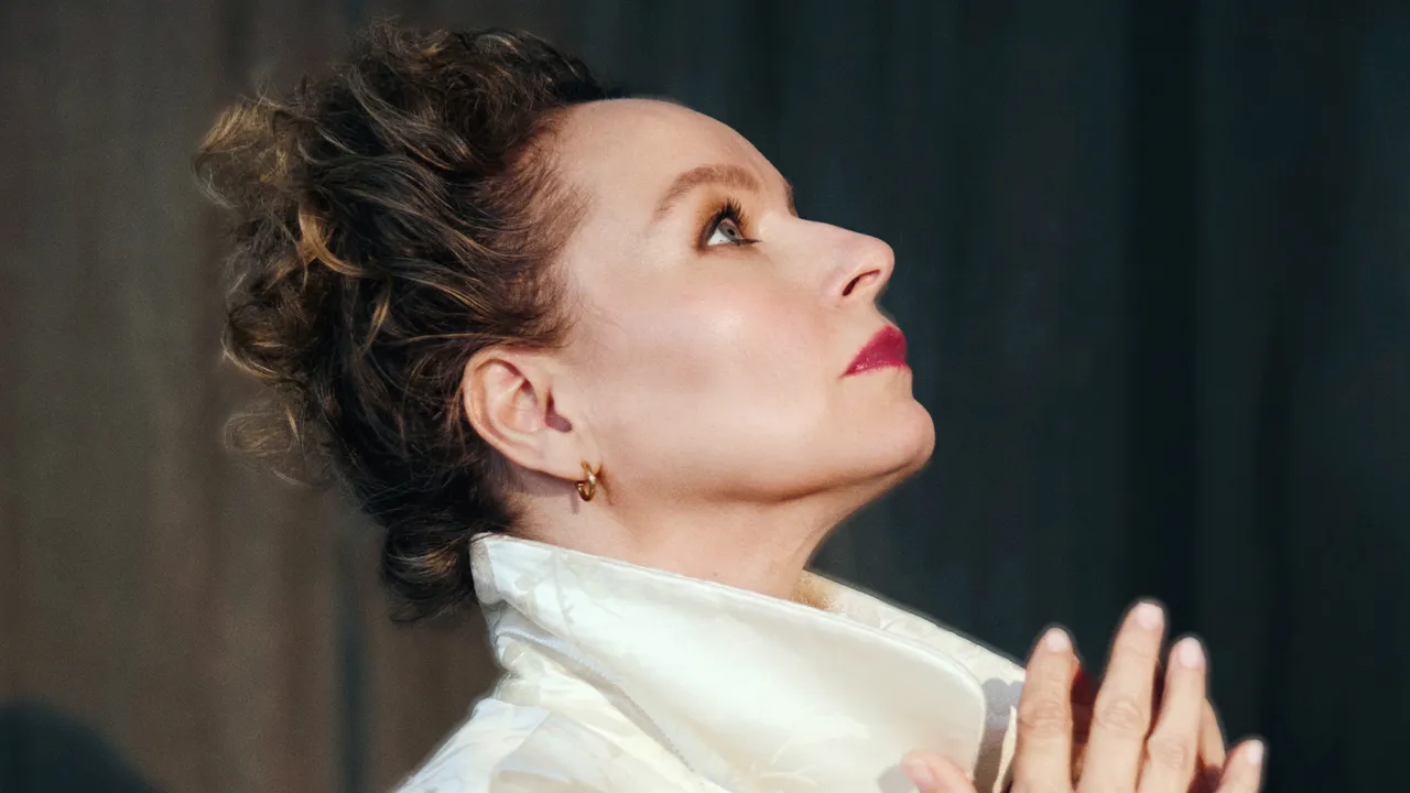 Cómo Samantha Morton logró la escena del cerdo en La Odisea