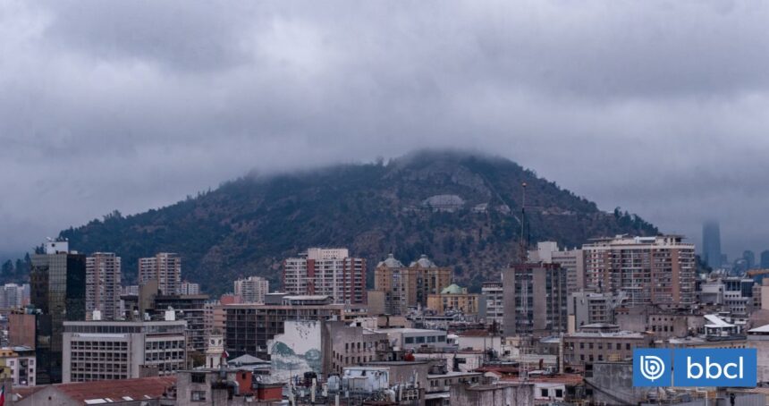 Senapred decreta alerta en diez comunas de Santiago por aluviones