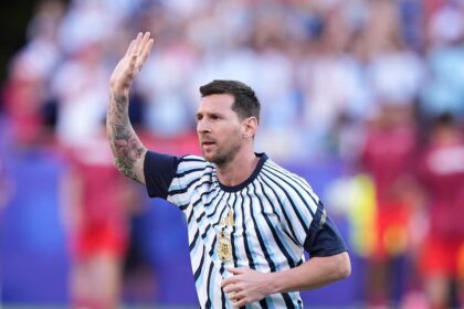 Exjugador ingles calienta la semifinal contra Argentina por Messi