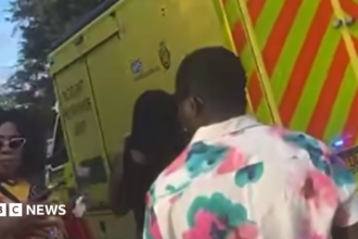 Tres hospitalizados tras incendio y aplastamiento