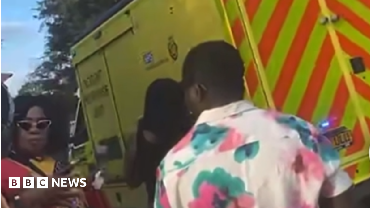 Tres hospitalizados tras incendio y aplastamiento