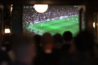 Partidos fútbol hoy horarios y dónde ver lunes