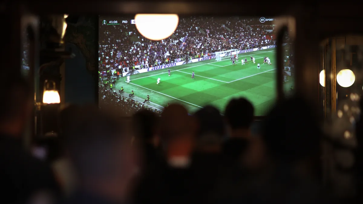 Partidos fútbol hoy horarios y dónde ver lunes