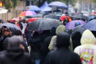 Lluvias con viento llegan a Santiago: cuándo y dónde