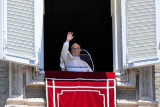 Papa: bendecir mesa, fe viva