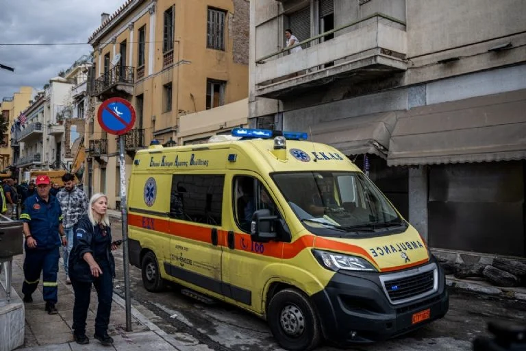6 muertos en derrumbe de edificio con extranjeros.